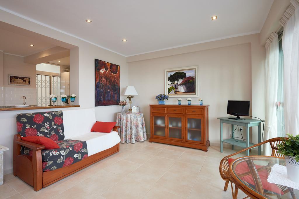 Differentflats Morsa Apartman Salou Szoba fotó